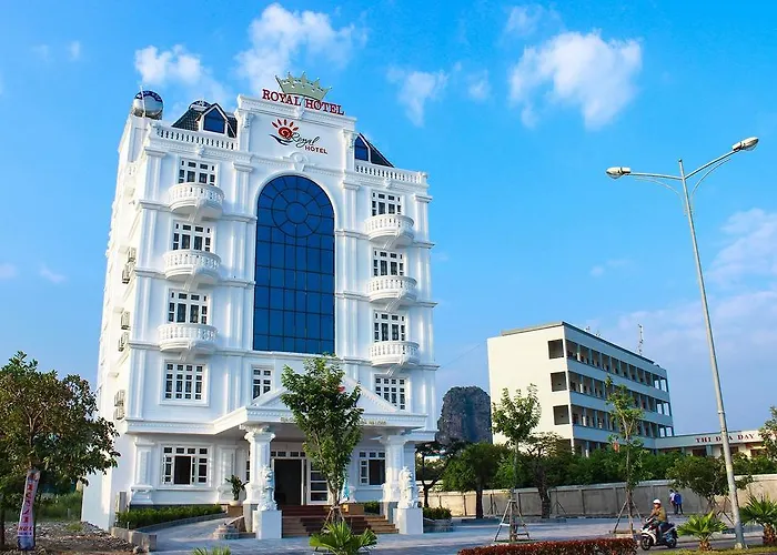 Royal Khách sạn